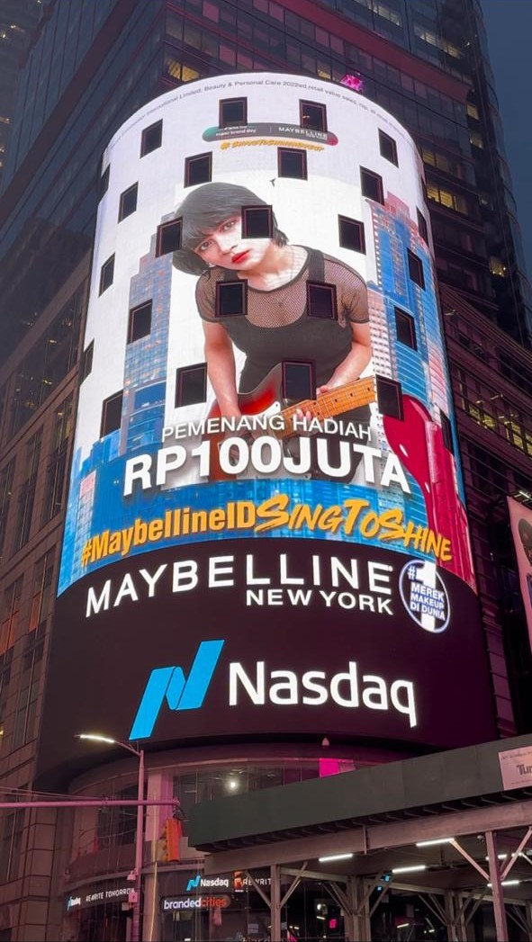 Hadiahnya 100 juta gokil banget mana muka pemenang terpampang di Billboard Time square, keren banget, aku jadi ikutan happy bisa jalan jalan virtual makasih banget <a href="/MaybellineINA/">Maybelline Indonesia</a> #MaybellineIDShineInNewYork