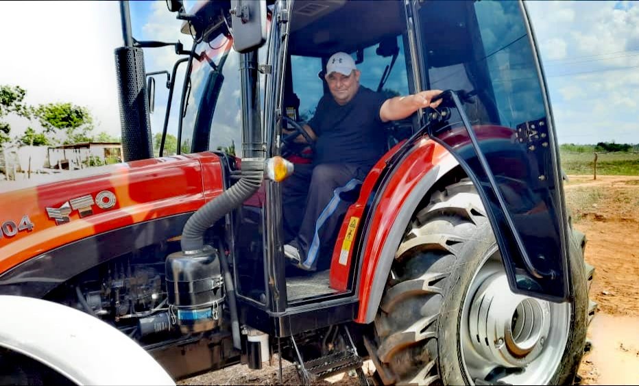 abtsanluis's tweet photo. El aprovechamiento de la vocación importadora del @GTabacuba y de la participación de los productores en su esquema de financiamiento en divisas, para facilitarle a los #ProductoresTabacaleros la adquisición de #MaquinariaAgrícola, ha tenido una buena aceptación entre estos. https://t.co/GX9NPpaUAD