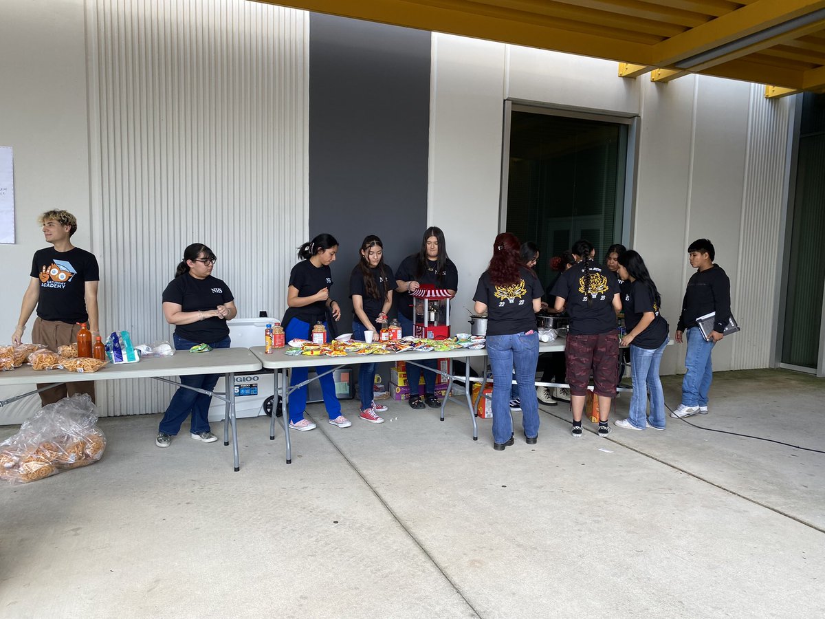 SHMSTC's tweet image. 📢 Exciting news! 🍪🍿 The @shmstc NHS after-school snack sale was a huge success! Thank you to everyone who joined us, indulged in delicious treats, and supported a great cause. Your participation made it truly special! 🎉💙 #NHS #SnackSale #YummyGoodness