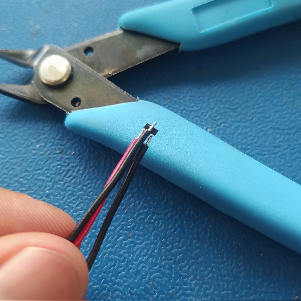 IObrizio's tweet image. Sot-23 to th

#wires #soldering #transistor