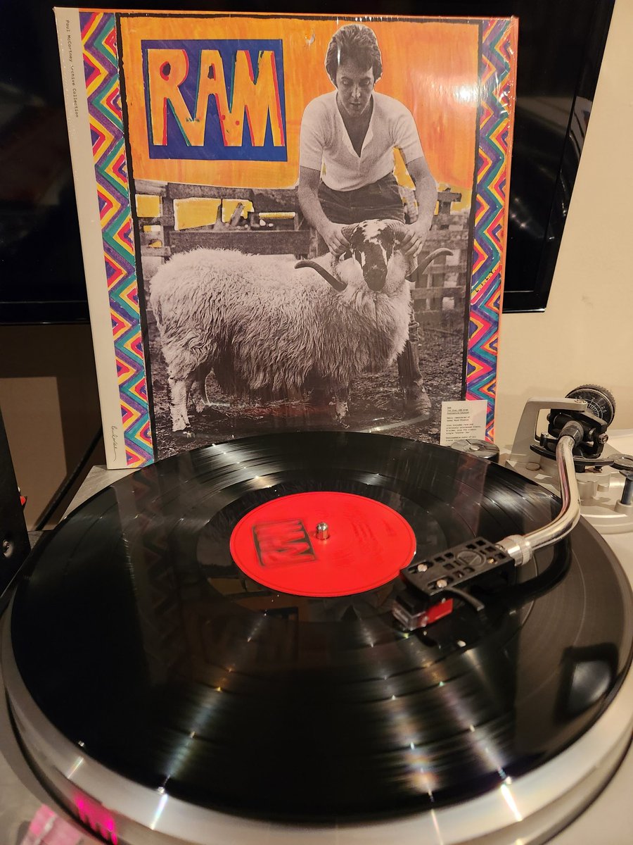 SpinVinyl1's tweet photo. I has to spin this version from the Paul McCartney Archive Collection series so I could hear Another Day, Oh Woman Oh Why, Hey Diddle among other great songs.
#PaulMcCartney #AnotherDay #OhWomanOhWhy #HeyDiddle #vinylrecords https://t.co/dCt3PNovwk