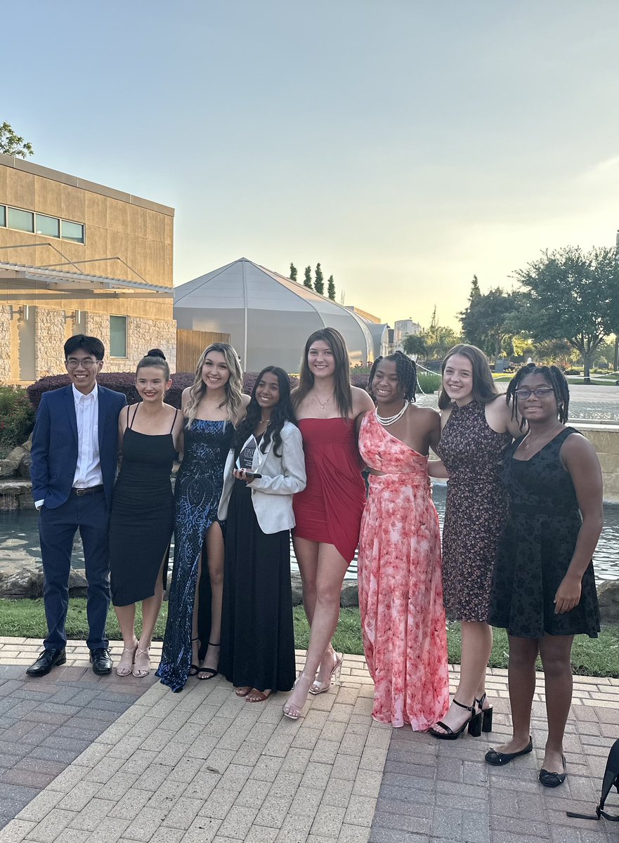 Zara Khan tweet media