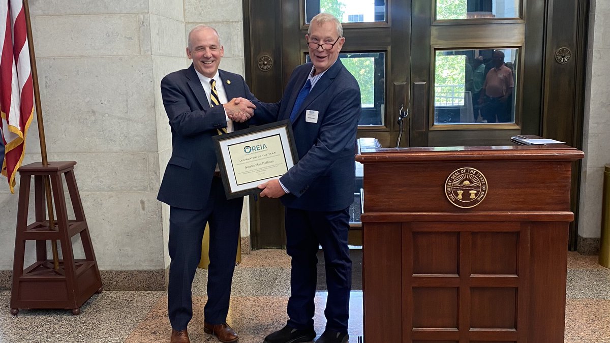 DannoActon's tweet photo. Ohio Real Estate Investors Association President Jeff Rickerman presents a well-deserved Legislator of the Year to Ohio Senate President ⁦@matthuffman1⁩. ⁦@OhioSenateGOP⁩ #OREIA https://t.co/0oBzQBmqNF