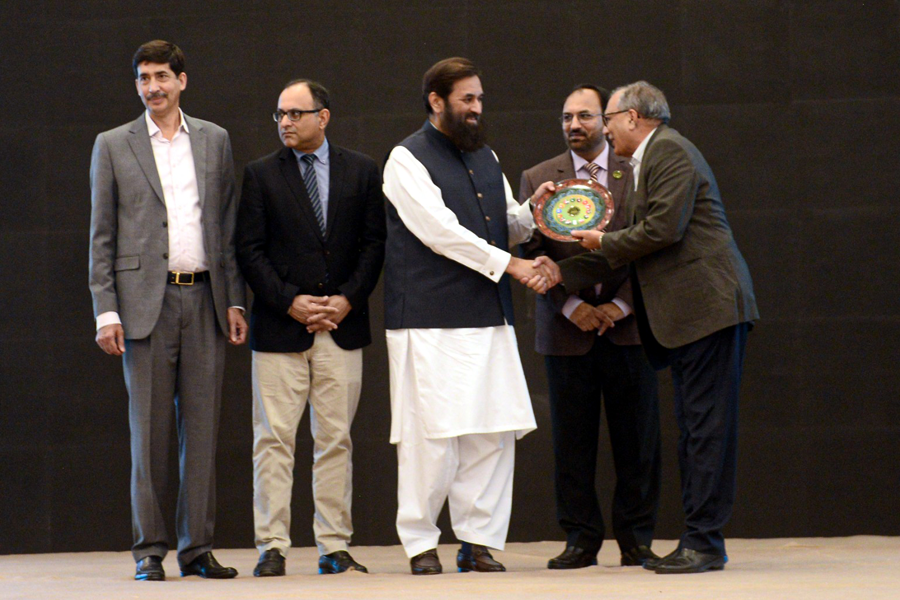 studyatgiu's tweet photo. Prof. Meritorious Dr. Muhammad Khaleeq ur Rehman, Rector, Participated &amp; Receiving the shield by Muhammad Baligh Ur Rehman Governor of Punjab on the occasion of the International Student's Convention organized by the Punjab Higher Education Commission Lahore.
#PHEC #Rectors https://t.co/orO86B2inN