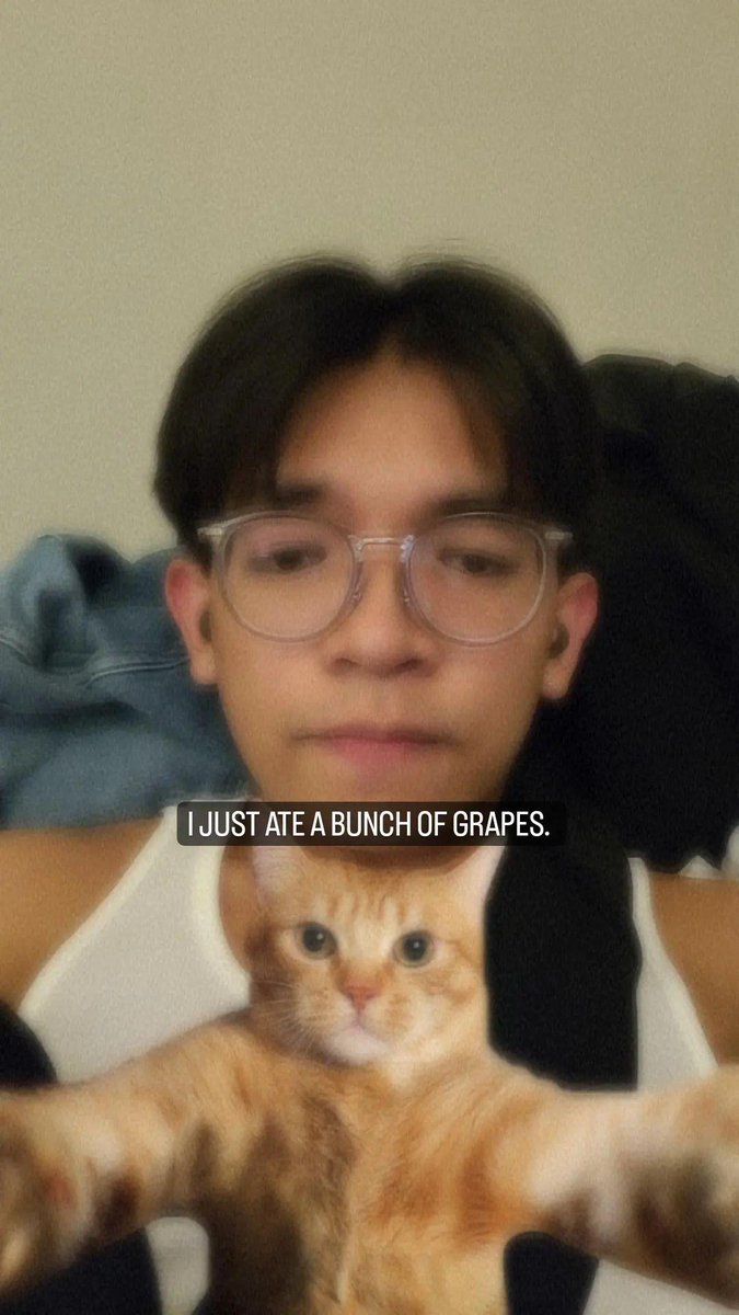 200goju's tweet photo. I JUST ATE A BUNCH OF GRAPES. https://t.co/hd1MVC8khz