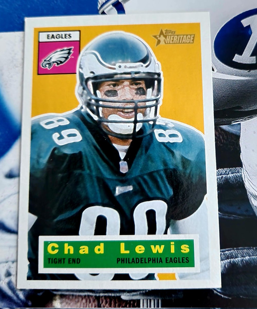 vintcougscards's tweet photo. All those great BYU QBs needed great receivers to throw to, TE Chad Lewis was one of the best, surround yourself with greatness. 2001 Topps. #chadlewis #BYUFOOTBALL #byucougars #footballcards #toppsfootball https://t.co/wwsEtmiUvW