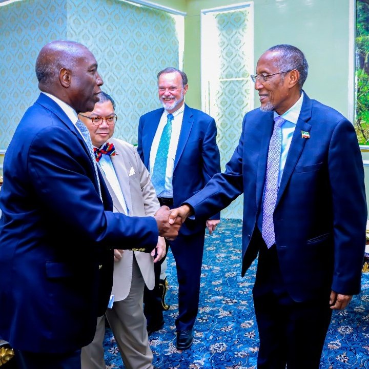 DrJPPham's tweet photo. Congrats to the Gov’t & People of #Somaliland on the 32nd anniversary of restoring the sovereignty that you had on independence from the #UK🇬🇧 in 1960, ahead of Mogadishu from #Italy🇮🇹. Your progress since 1991 is real & deserves recognition—unlike the rump #Somalia failed state. https://t.co/LtCdFFpn4g
