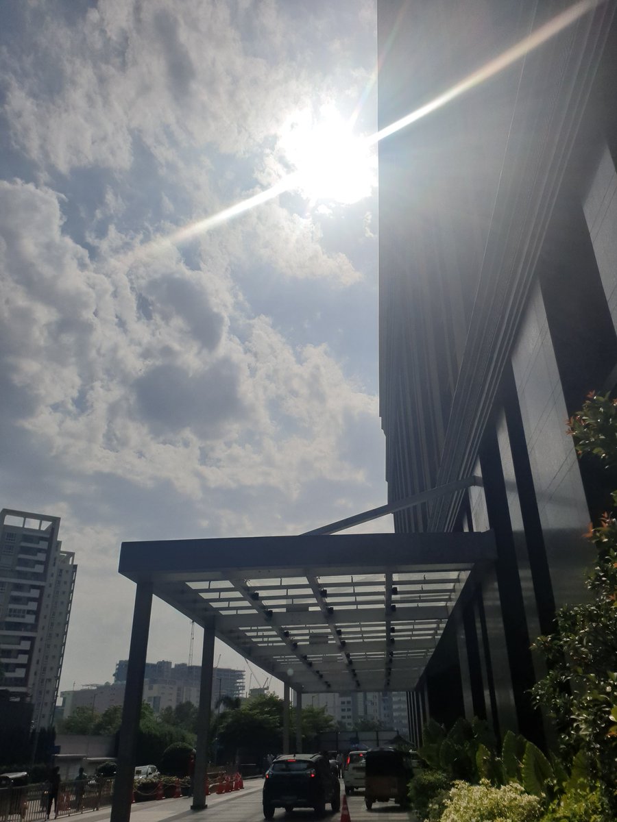 ask_hemanth's tweet photo. @AIGHospitals The walkway betwn emergency area &amp; hospital should be open for patient caretakers to walkin and out! I clearly don't understand why caretakers should walk outside the hospital goaround in the hot sun. The walk would help the caretakers frm scorching sun &amp; heat! https://t.co/KXkj2yAg5R