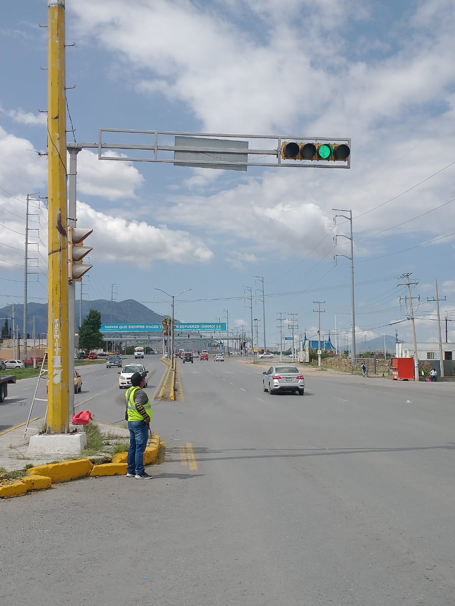 Semáforos Saltillo tweet media
