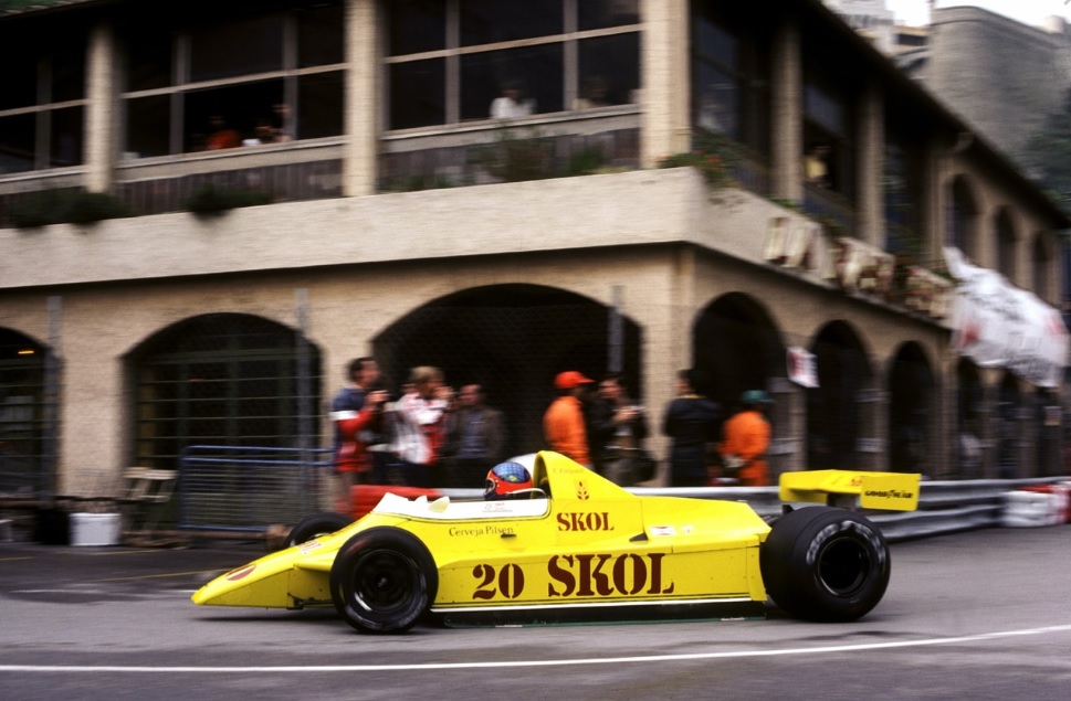 Em um dia como hoje, só que no ano de 1980, Emerson Fittipaldi, guiando o Skol-Fittipaldi F7 no circuito de rua de Mônaco, chegava na sexta colocação da prova e alcançava o último ponto dos 281 que somou ao longo de sua carreira na Fórmula-1.