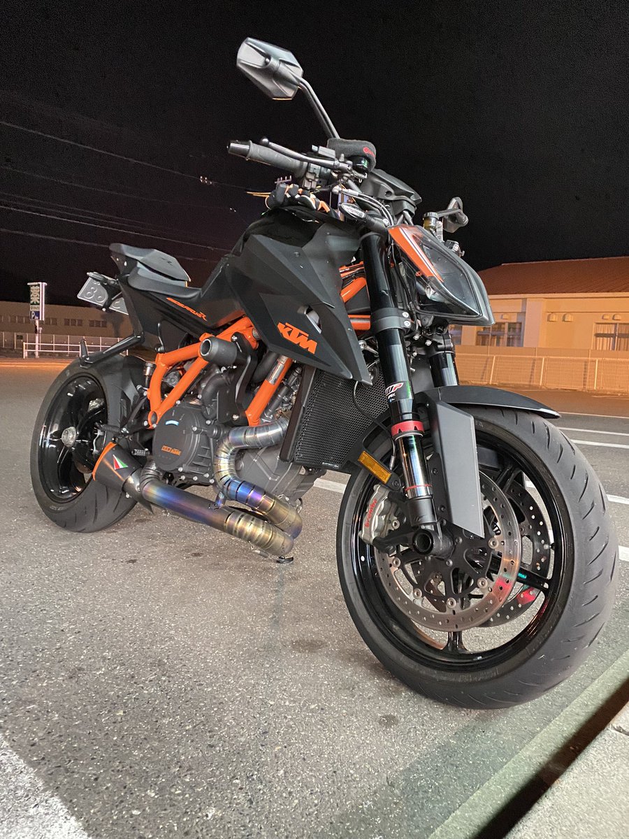 slugger_h's tweet photo. 〜緩募〜
バイクの売却に伴い、マフラーを売りたいのですが、欲しい方いらっしゃいませんか？
希望としましては、30ですが値下げ交渉も可能です🙇🏻‍♂️
メンテナンススタンドもお付けします。
詳しくはDMまでお願いします。

#KTM
#1290SDRR
#SDR3
#AustinRacing https://t.co/fEfAxXUQAg