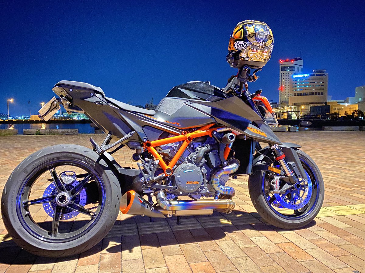 slugger_h's tweet photo. 〜緩募〜
バイクの売却に伴い、マフラーを売りたいのですが、欲しい方いらっしゃいませんか？
希望としましては、30ですが値下げ交渉も可能です🙇🏻‍♂️
メンテナンススタンドもお付けします。
詳しくはDMまでお願いします。

#KTM
#1290SDRR
#SDR3
#AustinRacing https://t.co/fEfAxXUQAg