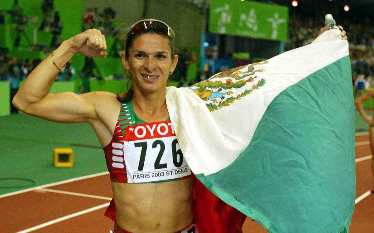 Ana Gabriela tuvo becas, sueldo, entrenadores, viáticos
Ella no tuvo que vender calzones ni Tupperware para competir en nombre de México.
Miserable de poca madre y más poca memoria