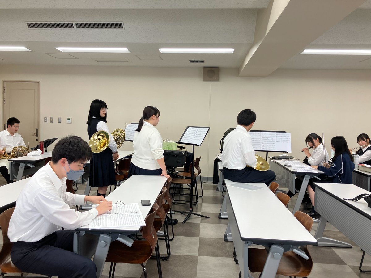 RT @tcm_tokyo: お昼休みに教室から楽しそうな音楽が聞こえてきました
