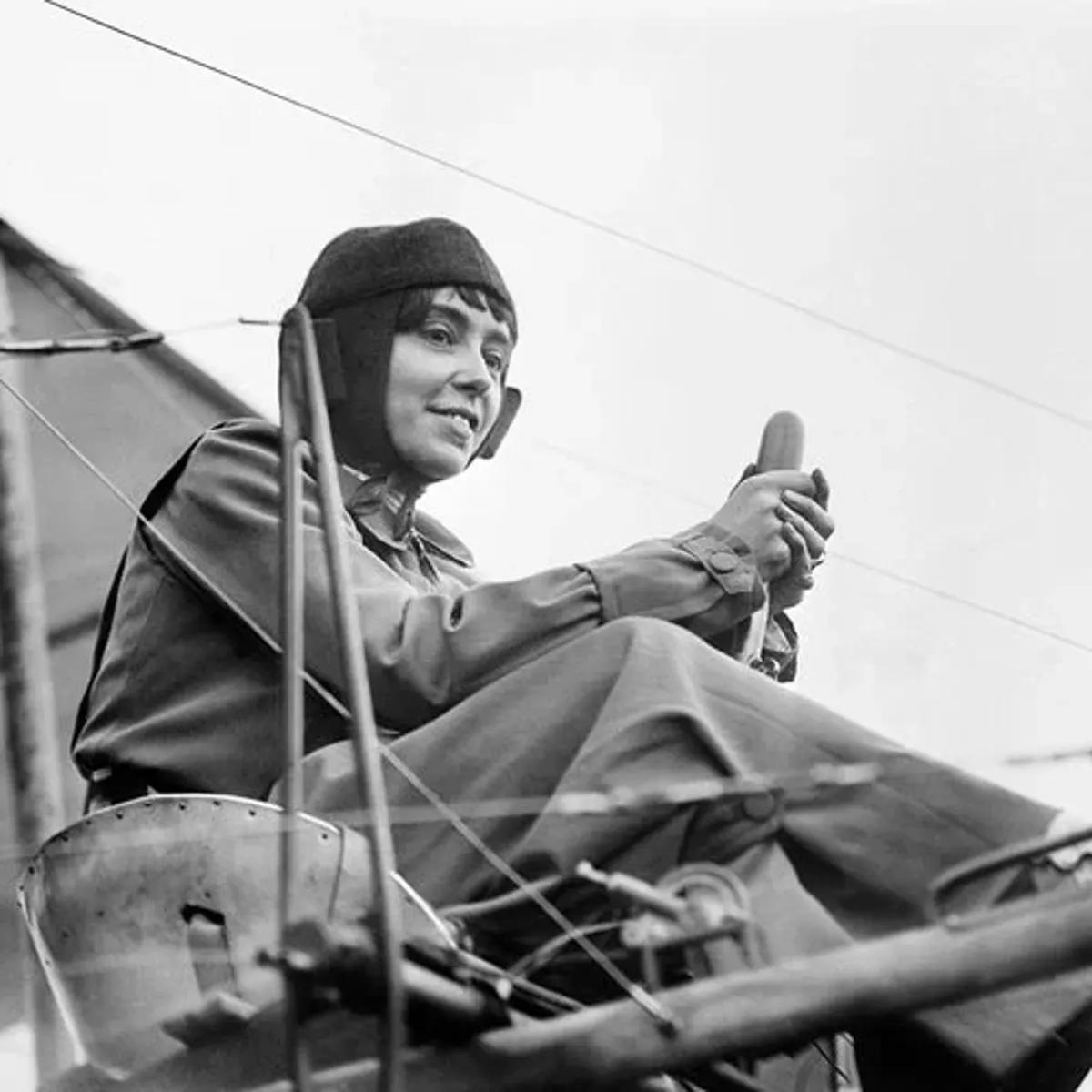 HeraldWeekly's tweet photo. From the first woman in a bathing suit to Marilyn Monroe before she rose to the pinnacle of fame, we reveal some of the most controversial, euphoric, intriguing, and shocking photos taken in the 20th century.