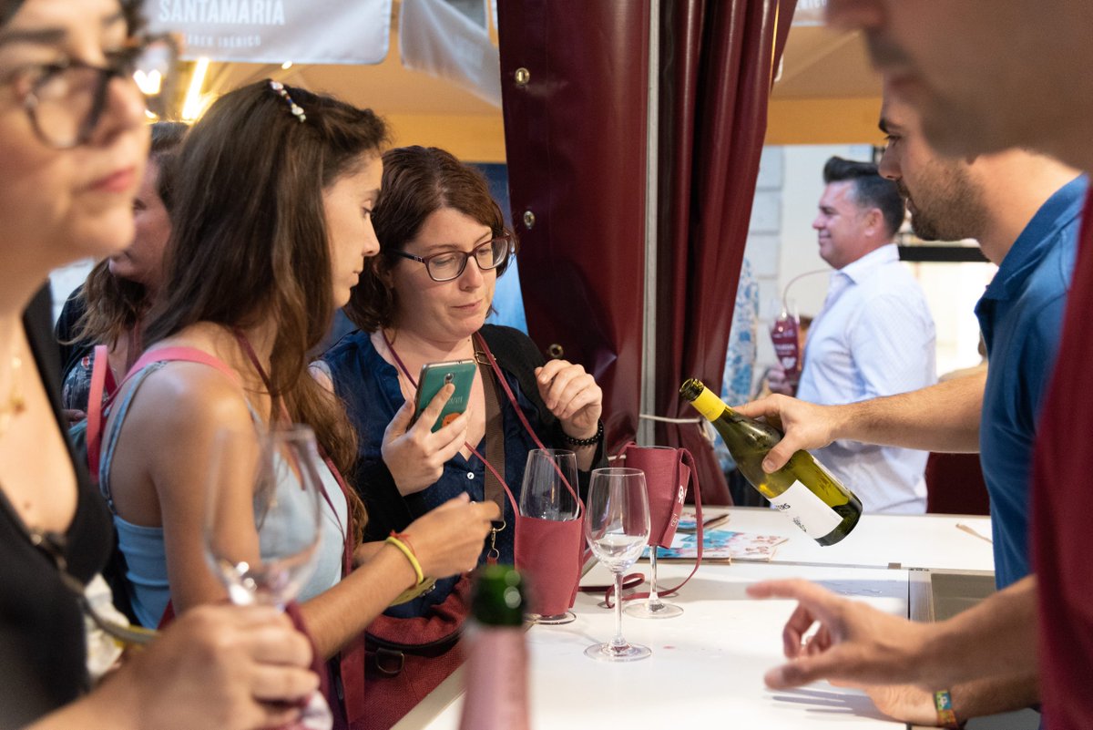 SomGastronomia's tweet image. 📅Reserva't els dies 9, 10 i 11 de juny. Arriba #TempsdeVi a Vilanova.
🍷⛵️ Tastos en veler 
🍷 Mostra de vins de les DO catalanes i estands gastronòmics.
🍷Tastos i maridatges en restaurants de la ciutat.
 ℹ tempsdevi.cat
@VilanovaTurisme