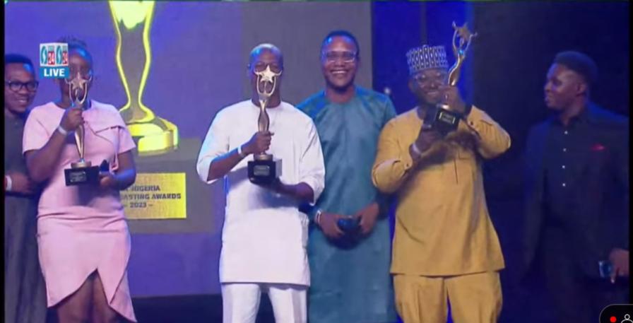 NigeriainfoFM's tweet photo. On The Lead

📌Nigeria Info 99.3 wins Radio Station of the Year at the Nigeria Broadcasting Awards.

@SheriffQuadry asks, 

📌What do you like about Nigeria Info?
📌What do you want us to improve on?

Let's Talk

 Call☎️: 0700 993 993 993│014657190 (Female Only) │WhatsApp📩: 08095975805

 You can listen from anywhere>> 📻https://t.co/dEdf9W5uh7

 #NigeriaInfoMCF