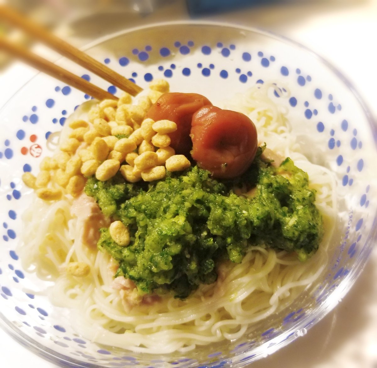 今日は長谷川あかりさんのおろしきゅうりとツナの素麺😊簡単でさっぱりして美味しかったー！外にそば買いにいかなくてよかった！外暑すぎ！
涼しいよ~🥒