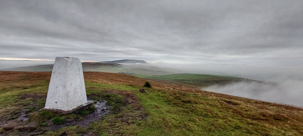 Will this Thursday, today, be the day? Never give up!
Tweet your lumps of concrete using any or all of the following 👇

#TrigPointThursday #trigthursday
#trig #trigpoint #trigpillar 
#trigbagging 
Tag @TrigPointThursday 
For a retweet 🔄