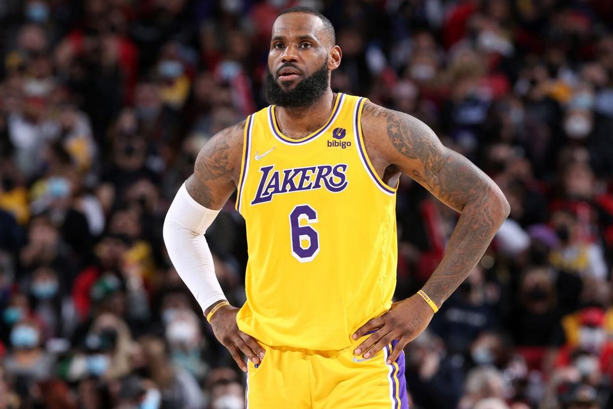 shendy456's tweet photo. This is how long LeBron has been dominating the basketball world. https://t.co/Z0FhnNLvWz