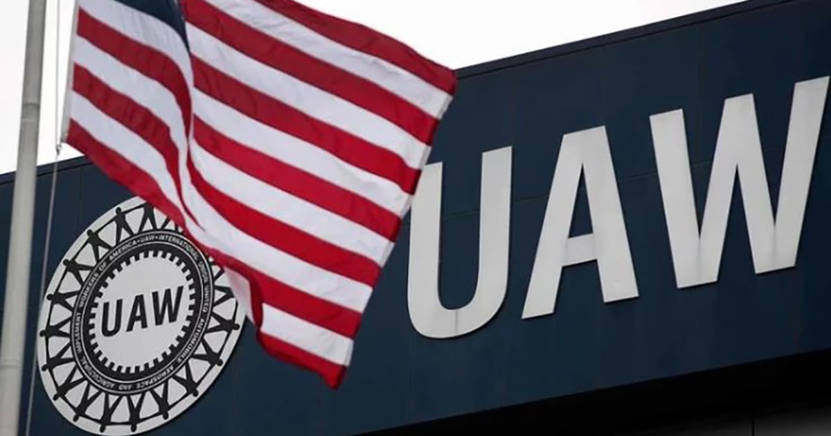 ValleyTuning's tweet photo. UAW strikes Ford supplier Constellium in Michigan - 
UAW workers at a Ford-supplying plant in suburban Detroit began striking Wednesday after nine failed negotiation meetings. The Constellium Automotive plant produces aluminum structures and crash management systems for the Fo... https://t.co/xl7s7eItso