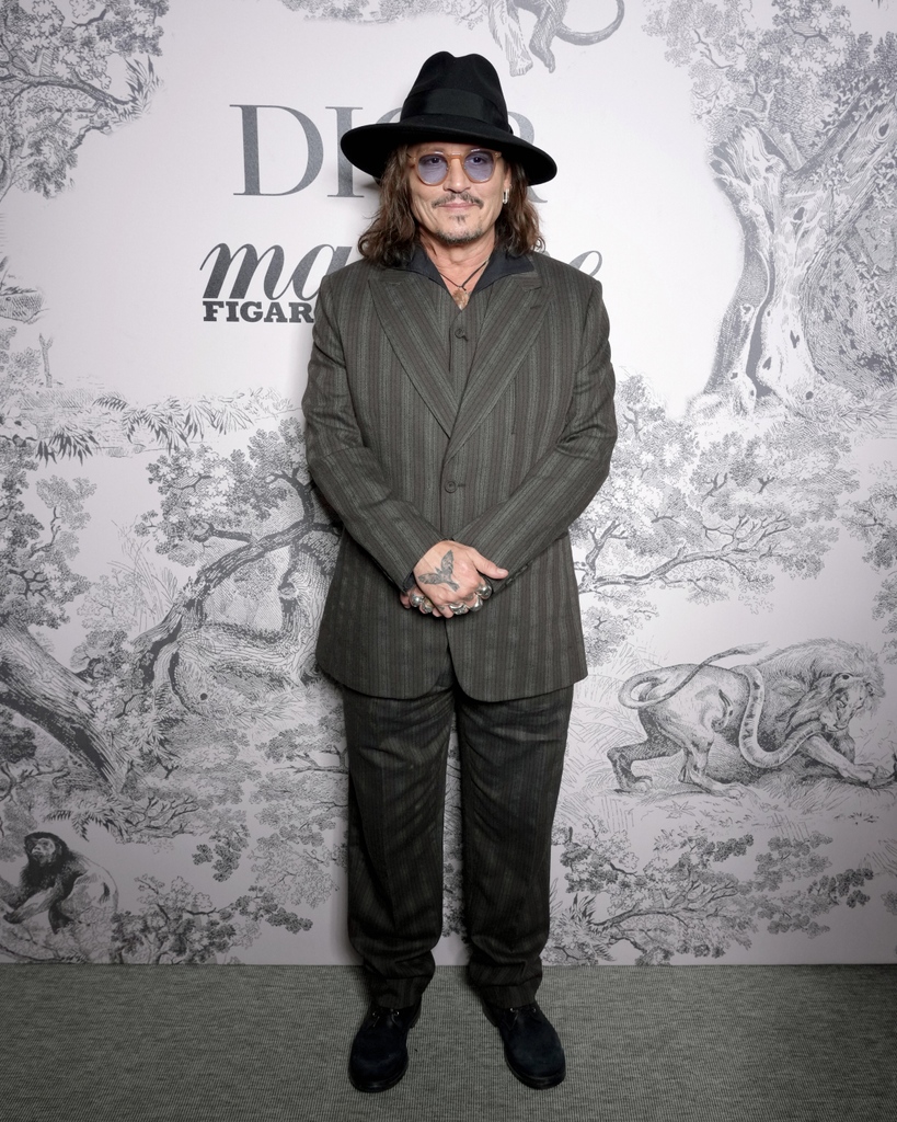 In his element, Johnny Depp, ambassador of the Dior Sauvage fragrance, attended an intimate Dior x @MadameFigaro x @MoetChandon dinner at the @Festival_Cannes 2023, wearing an elegant Dior men's look by Kim Jones.
#StarsinDior #DiorCannes #Cannes2023