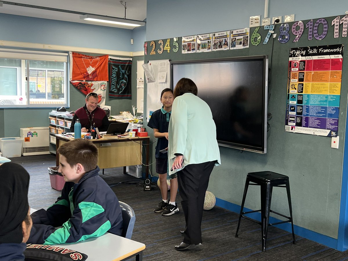 We had the privilege of hosting @DebSummerhayes R/Dep Sec at Glenmore Park PS yesterday. Our stage 3 students shared their learning with Deb, &amp; in true teacher style, she used her highly developed questioning technique to dig deeper and challenge their understanding. Thanks, Deb!