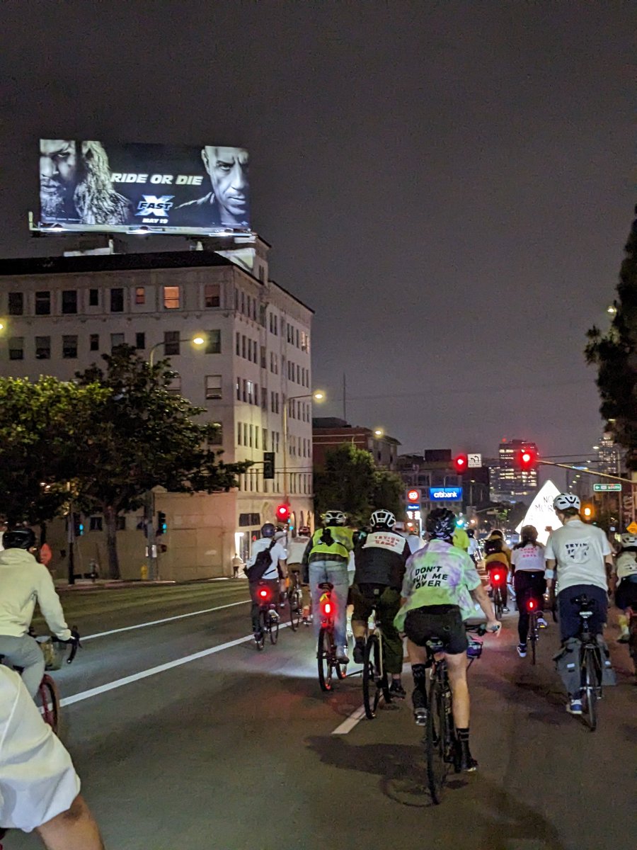 ElRandomHero's tweet photo. The bike community coming together for the #RideOfSilence. Believe it or not, there was an instance in which a sports car driver forced their way through the group cause they didn't wanna be inconvenienced. The irony. #BikeLA #GhostBikes https://t.co/McCwuxtDQl