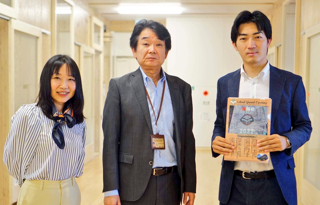 本日は、新しい教育を体現している、流山市立おおぐろの森中学校までお伺いし、校長先生たちから現場のヒアリングを行いました。校則なし、長期休暇の宿題なし、チョークや紙もほぼ使わない。この学校の取り組みが流山市内、千葉県内に広がっていくと大きな改革になると感じます。