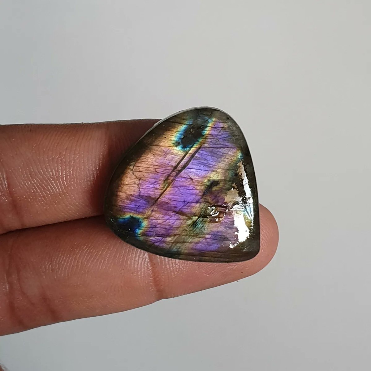 GemsTzs's tweet photo. ๐ธ๐ฐATTRACTIVE PURPLE FLASHY HEART LABRADORITE
#labradorretriever #labradoritejewelry #labradoritecabochon #labradorite #cabochonwholeseller #cabochonforsale #gemstonejewelry #gemstones #naturalgemstone #wirewrappedjewelry #wirewrapped #silverjewelry #silverjewelry925 https://t.co/KxiRa3iI5e