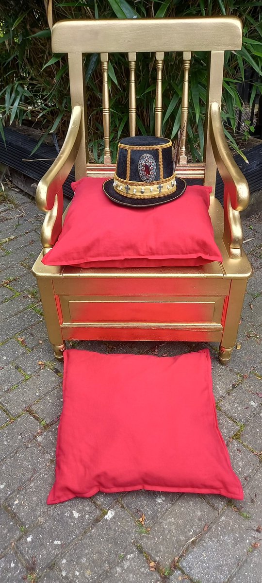 We had earmarked this victorian komode chair for something else but it's now become King James Stuart's throne for #meet_the_medway_monarchs
#kingjames1st #royalthrone #hystericalhistory