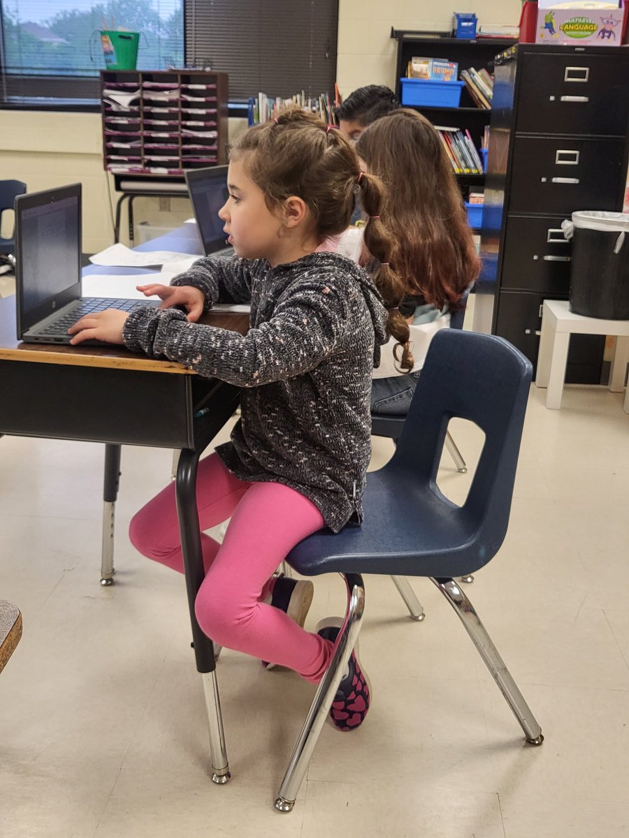LaurelRodriguez's tweet photo. @NISDOtt #GlowatOtt @PrincipalBueno @adelagarza07 @cbonilla003 Students loved using Book Creator to share what they learned after researching animals. https://t.co/w6CgDpH8UG