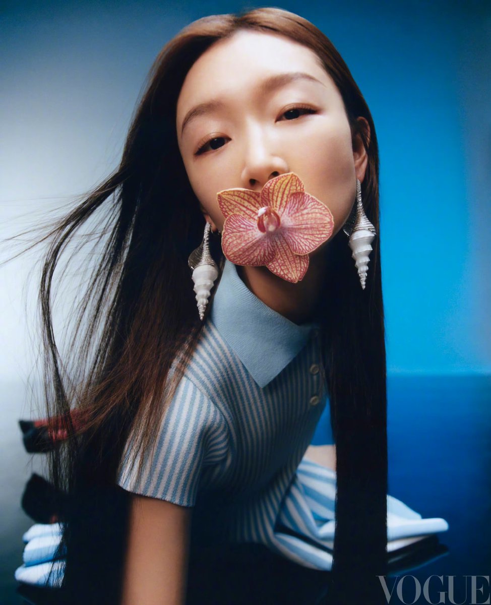 dramapotatoe's tweet photo. #ZhouDongyu takes the cover of Vogue China - June 2023 issue 

Full spread - https://t.co/nnTyhTLt7i
https://t.co/FwnbIiV76b
https://t.co/IjJfVqNr7x
https://t.co/ptKXRoadSx https://t.co/6fMP7u5t2T