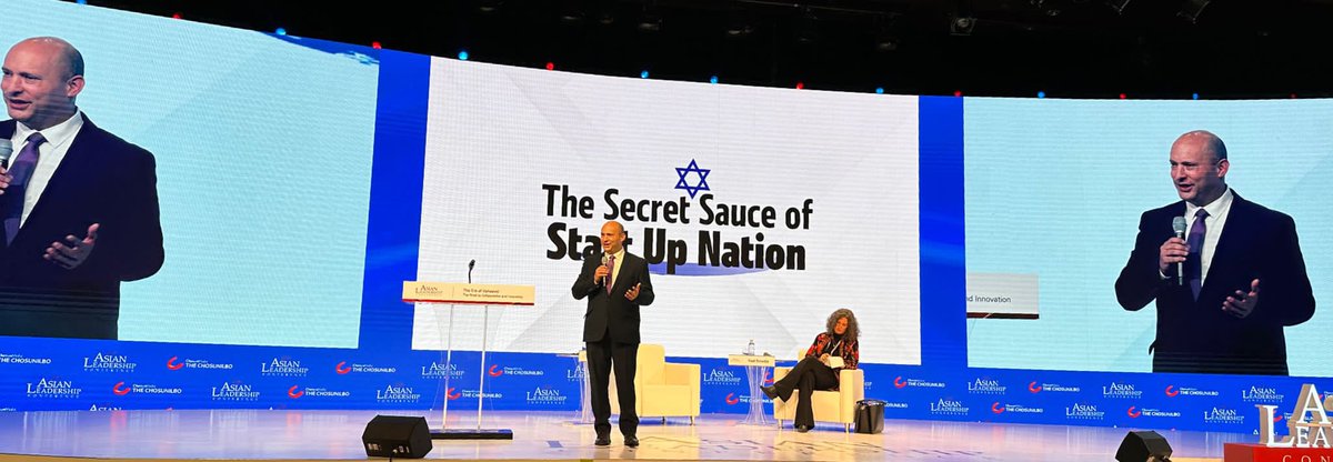 BennettArchive's tweet photo. מסע קוריאה-ישראל. 
סיימתי כרגע הרצאה בסיאול בסגנון TED, כשהנושא הוא ״סודותיה של אומת הסטארט-אפ״.

הקהל שאל המון שאלות, וניכר שהם מאד מעריכים את הרוח היזמית של מדינת ישראל הקטנה שלנו. 

לפעמים צריך טיפה להתרחק מהארץ כדי להיזכר כמה גדולה הזכות שלנו לחיות ב… https://t.co/P3UTj9Z5gm