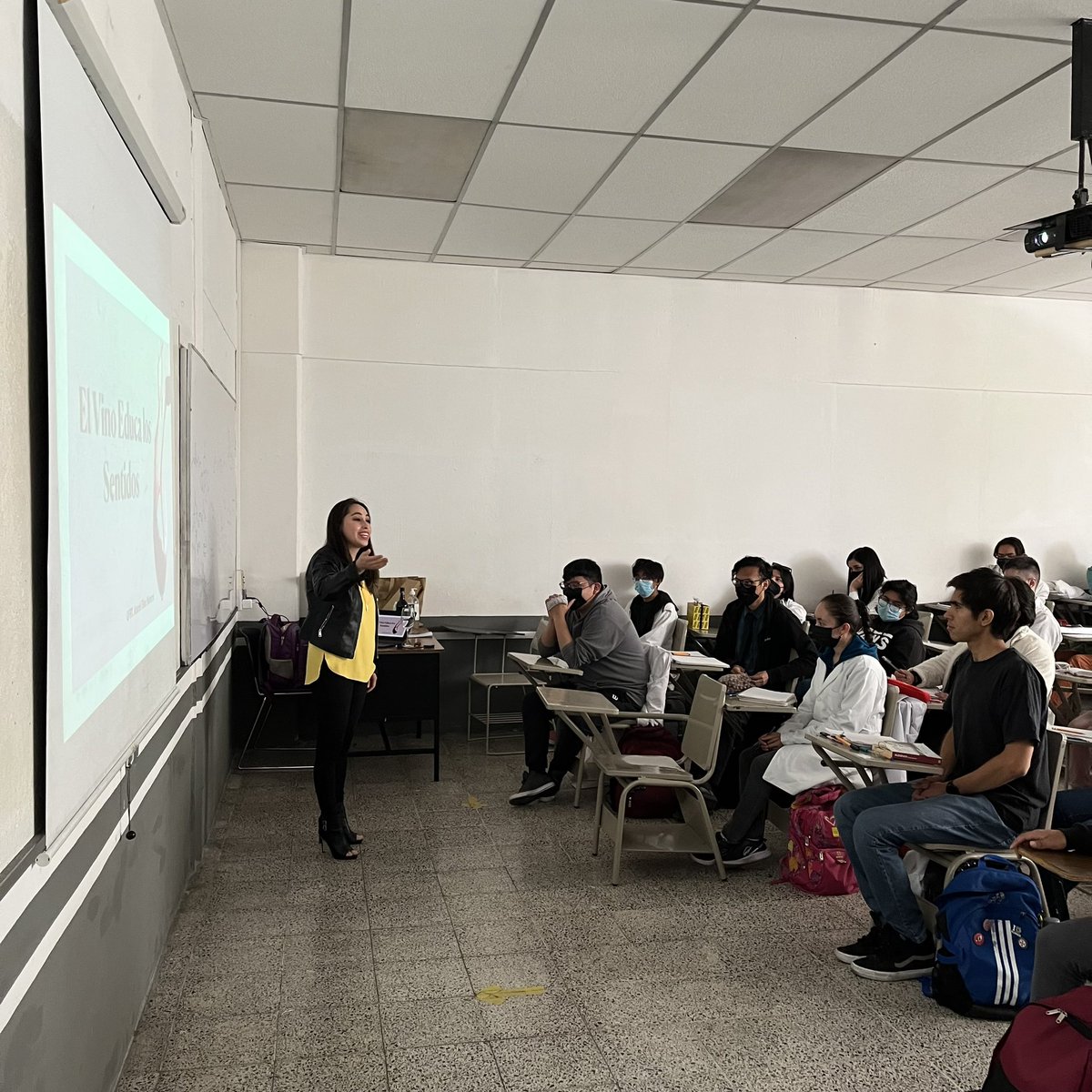 ICUVI's tweet photo. Cátedra de Vinos impartida por @arasommelier, Subdirectora del Instituto Cultural del Vino, para alumnos de la @FQuimicaUAEMex 
📚🍇🍷👩🏻‍🔬🔬
#ICUVI #ColegioDelVino #Metepec #vino #Toluca https://t.co/UwHBWlBrOt