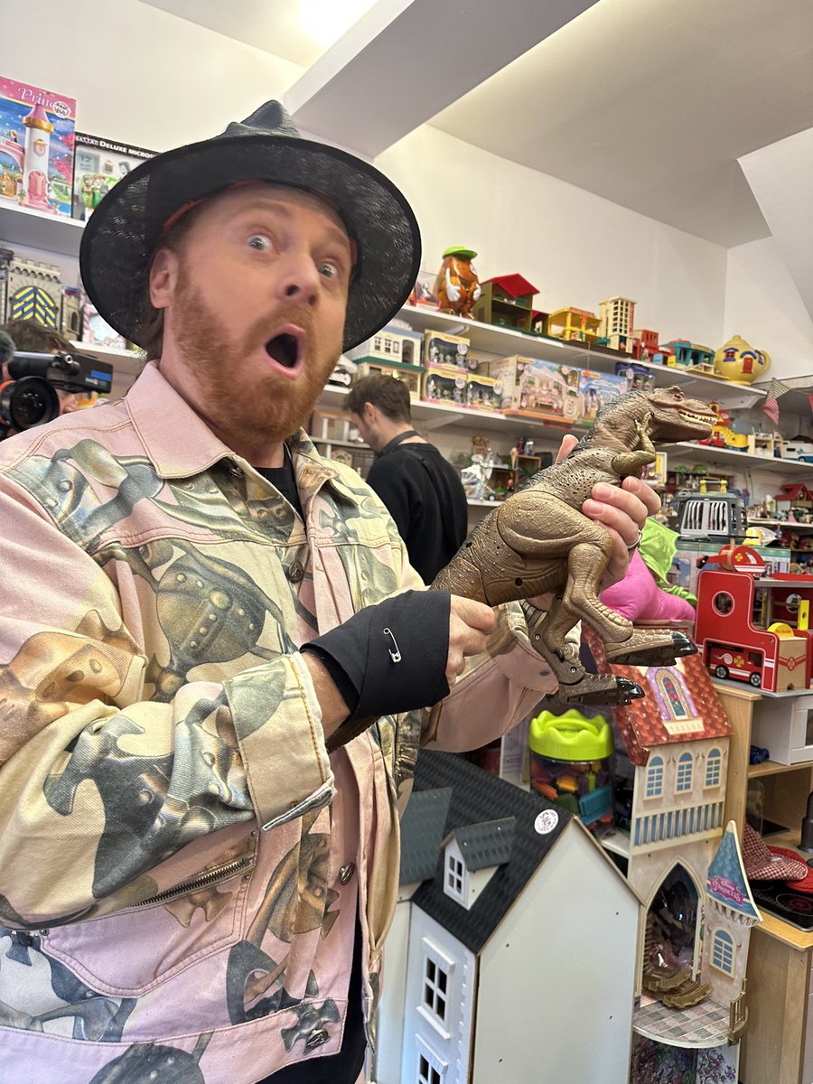 theTOYprojectuk's tweet image. Fabulous filming in the shop with @lemontwittor and @THEVIVIENNEUK for TV series #shoppingwithkeithlemon