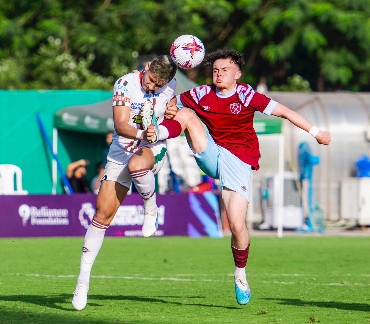 SumitRaathi50's tweet image. A proud team performance against West Ham United, where we showcased our skills and fought till the end! 💪🏻⚽ The draw is a reminder of what we can achieve when we work together as a team! ✊🏼

Onto the next one! 💚❤️

#JoyMohunBagan #AtkMohunBagan #PLNextGen #IndianFootbal