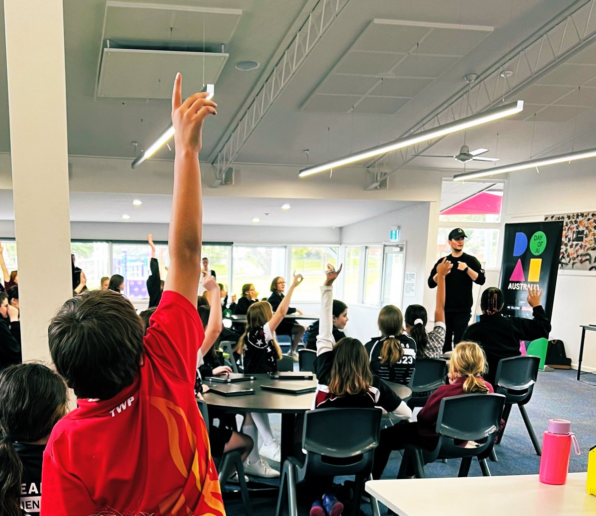 Today 85,000 students across Australia participated in Day of AI. A day to learn what #AI is, how it’s made, the opportunities and risks. Some may choose tech careers, but all need AI understanding to safely navigate our technological world. #AIAustralia #STEM @DayofAIAustral1