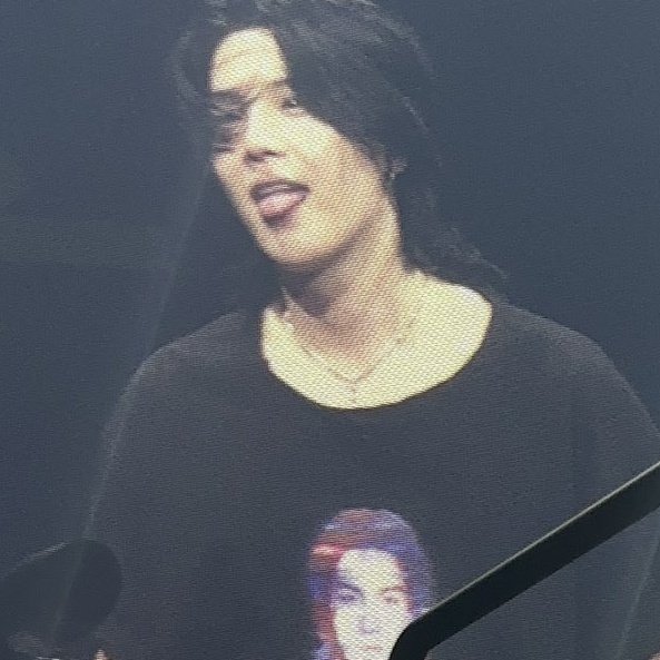 boobkoos's tweet photo. turning that shirt into an almost crop top, ,, , cutting collar so it would practically slip from his shoulder,, , pairing it with those slutty oversized ripped jeans ,,  ,,,,  WHO DID THIS . https://t.co/OpMGP8y5cj
