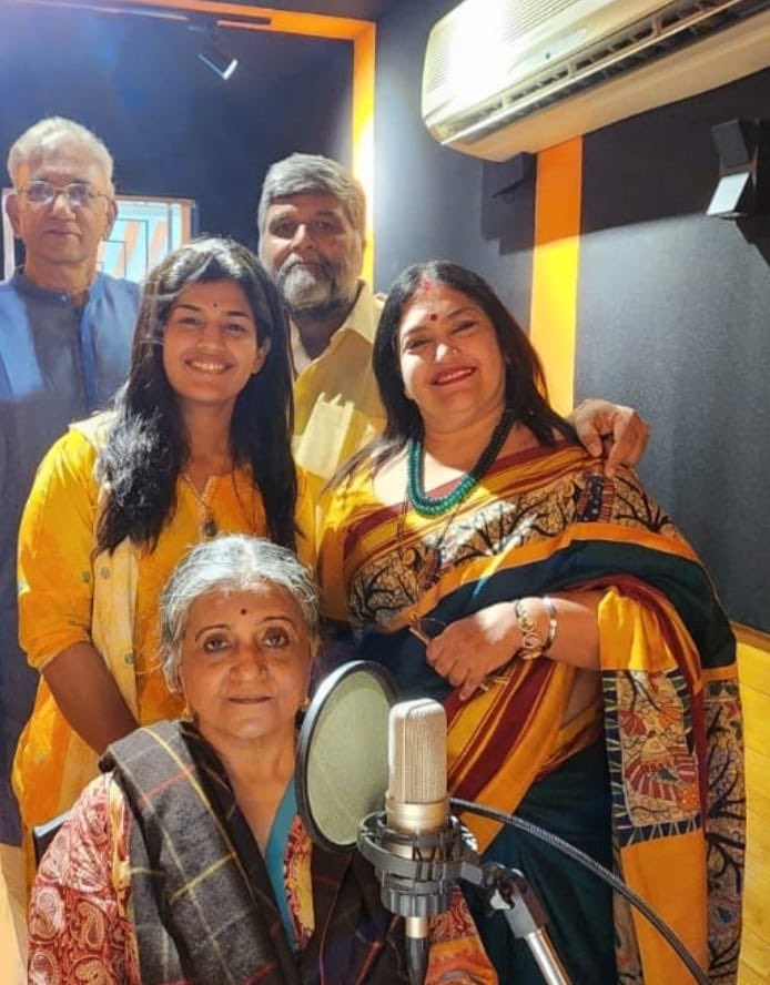 bhawanasomaaya's tweet photo. #Throwback.
The making of #Svaabhivyakti a dance ballet inspired from #LettersToSelf.
Proud to be associated with @nalandadancecollege and it’s creative team @narayan.mani.777 @uma.rele @vaidehi.dance @relerahul https://t.co/7ueJ1M2VEr