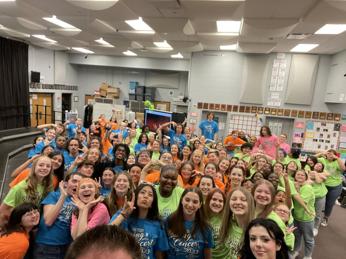 cvchoirs's tweet photo. Such an incredible night! So proud of the singers- great job! So surprised when so many alumni came to share the evening, as well! Thank you @cvchoirsPF for this super sneaky surprise! I don’t have words, which is rare….thank you all! 10. Years. Wow! https://t.co/1klEYBcZCW