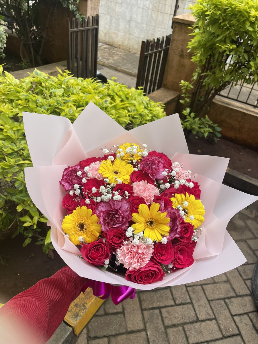 Pretty blooms for a pretty girl! 
Make her feel special today! 
1,750/- 

Order here: wa.me/message/LG4CLB…