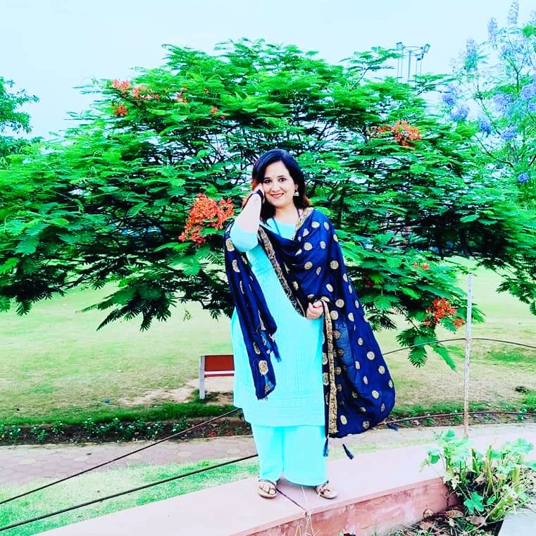 RupaRajput8's tweet photo. तुम्हारे प्यार के रंग इन फूलों की तरह ही खुबसूरत हैं 🍁🍁 https://t.co/17WxZdwA35