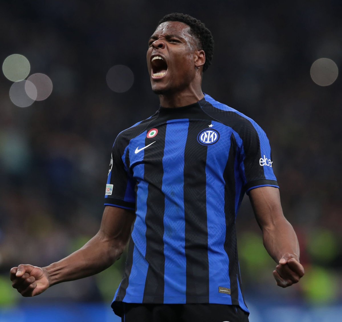 Denzel Dumfries tweet media