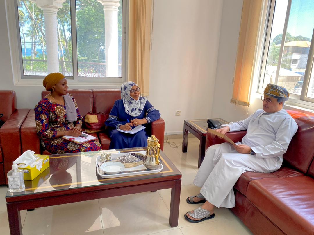 maishaborafdn's tweet photo. Yesterday, we were honored to pay a visit to His Excellency Said SaliM Al Sinawi, Oman Consul General in efforts to strengthen our partnership in supporting ZMBF programs.
#zmbf https://t.co/iGqK1pmiVT