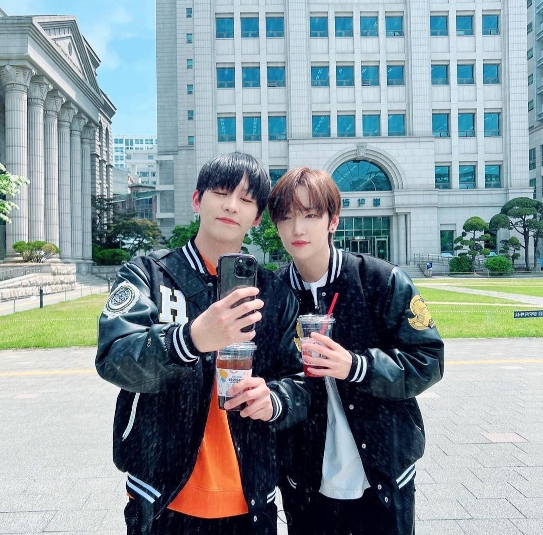 [INSTA] 230503
[#JHoon]
Sommes-nous des nouveaux étudiants de collège ?