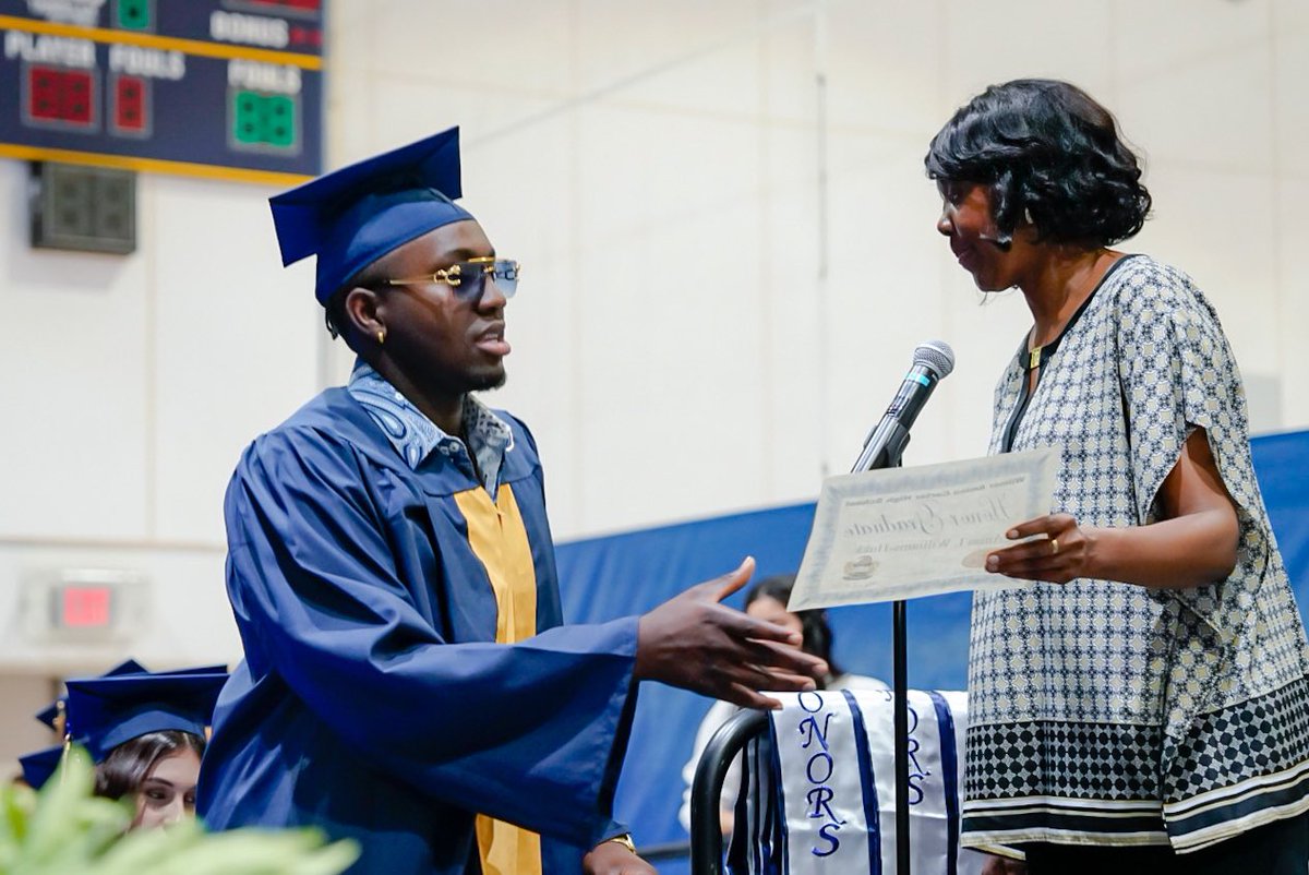 🦁 The Lions roar for academic success at Senior Award Night! 🎓

Carter HS seniors earned scholarships, awards, and cords and stoles to go with their caps and gowns. The Class of 2023 features 71 students with a 4.0 GPA or above! Wow!

Congrats Class of 2️⃣0️⃣2️⃣3️⃣!