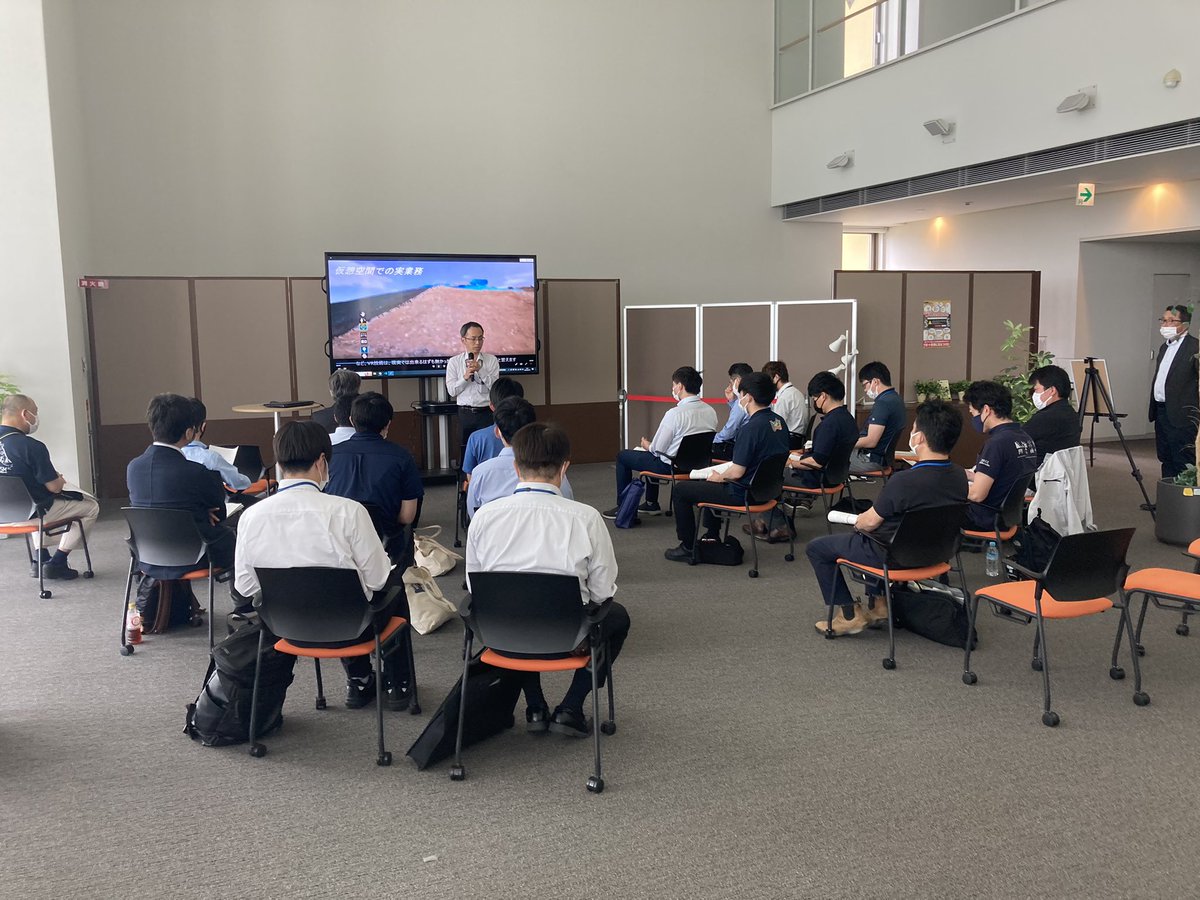 kanatsu_jyouhou's tweet photo. こんにちは😊
XR技術体験会、午前の部の様子です。
松江国道事務所長の開会挨拶を頂き、始まりました
今回のテーマは『視線』です🧐
#XRegion #mixpace しっかり体験して頂きました
言葉での説明が難しい #XRegion 体験して頂けてなによりでした https://t.co/5xLVohoLr8