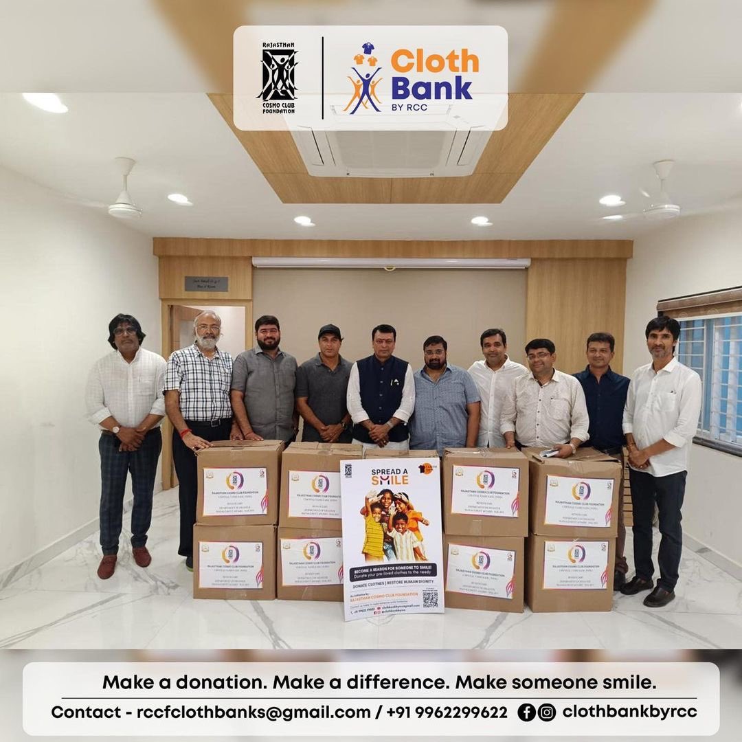 ClothBankbyRCC's tweet photo. Our team at RCCF donated 5000 pieces of clothing to the Government of Malawi, South Africa. Here we have Consul General of Malawi, Shri Vinod Sharma &amp; Ex Team India Cricketer, Shri Robin Singh. #Clothbankbyrccf https://t.co/2sSKibcscV