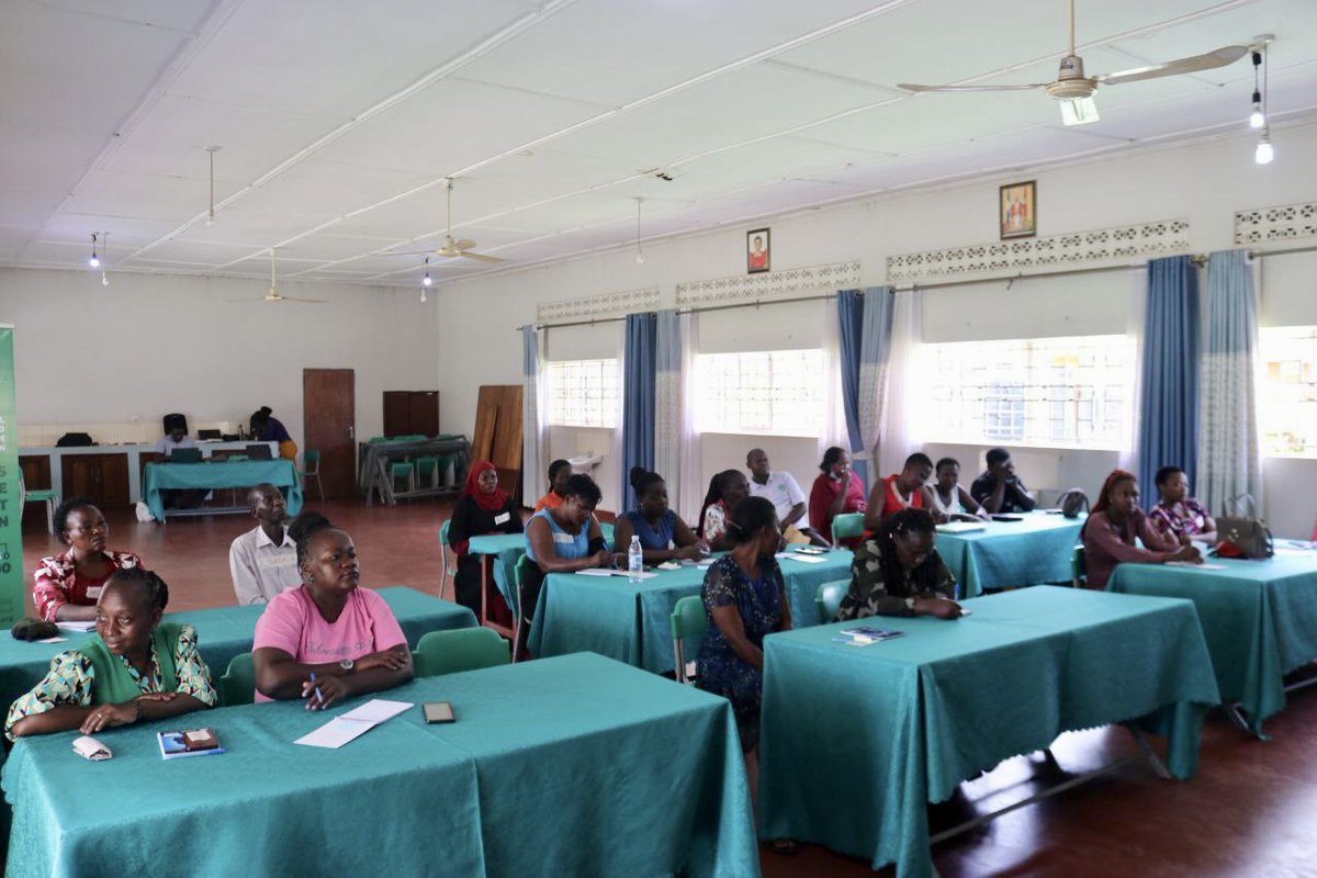 phauganda's tweet photo. Pictorial:
Value Clarification and Additional Training on #SRHR for the selected Health workers in Luwero under the POWER Project supported by @commonwealthorg
#Power_project
#PHAUCARES
#HealthWorkers
#VCAT https://t.co/ZwWVhbTqdC